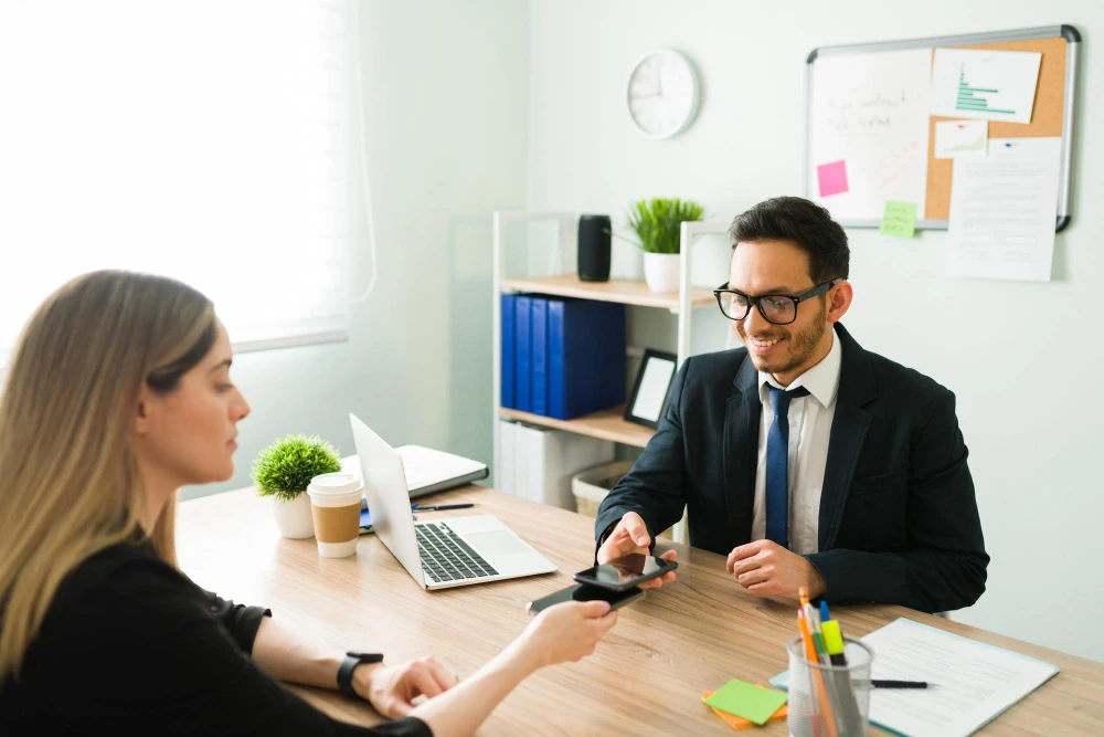 Why Digital Business Cards Are Gaining Popularity in Qatar