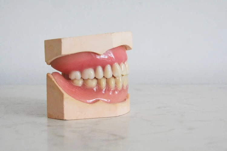How to Clean Dentures Naturally: Safe and Effective Home Remedies
