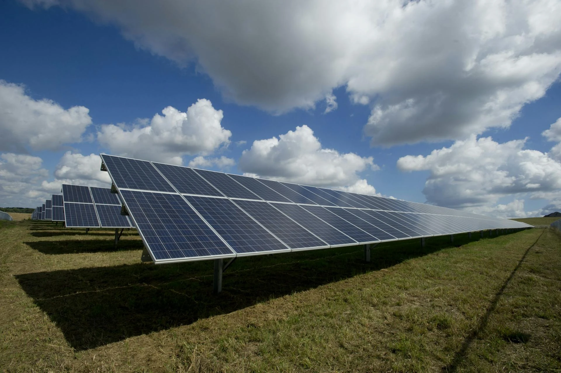 Thinking of Hiring a Solar Installation Company? 7 Costly Traps You Must Avoid in Lucknow