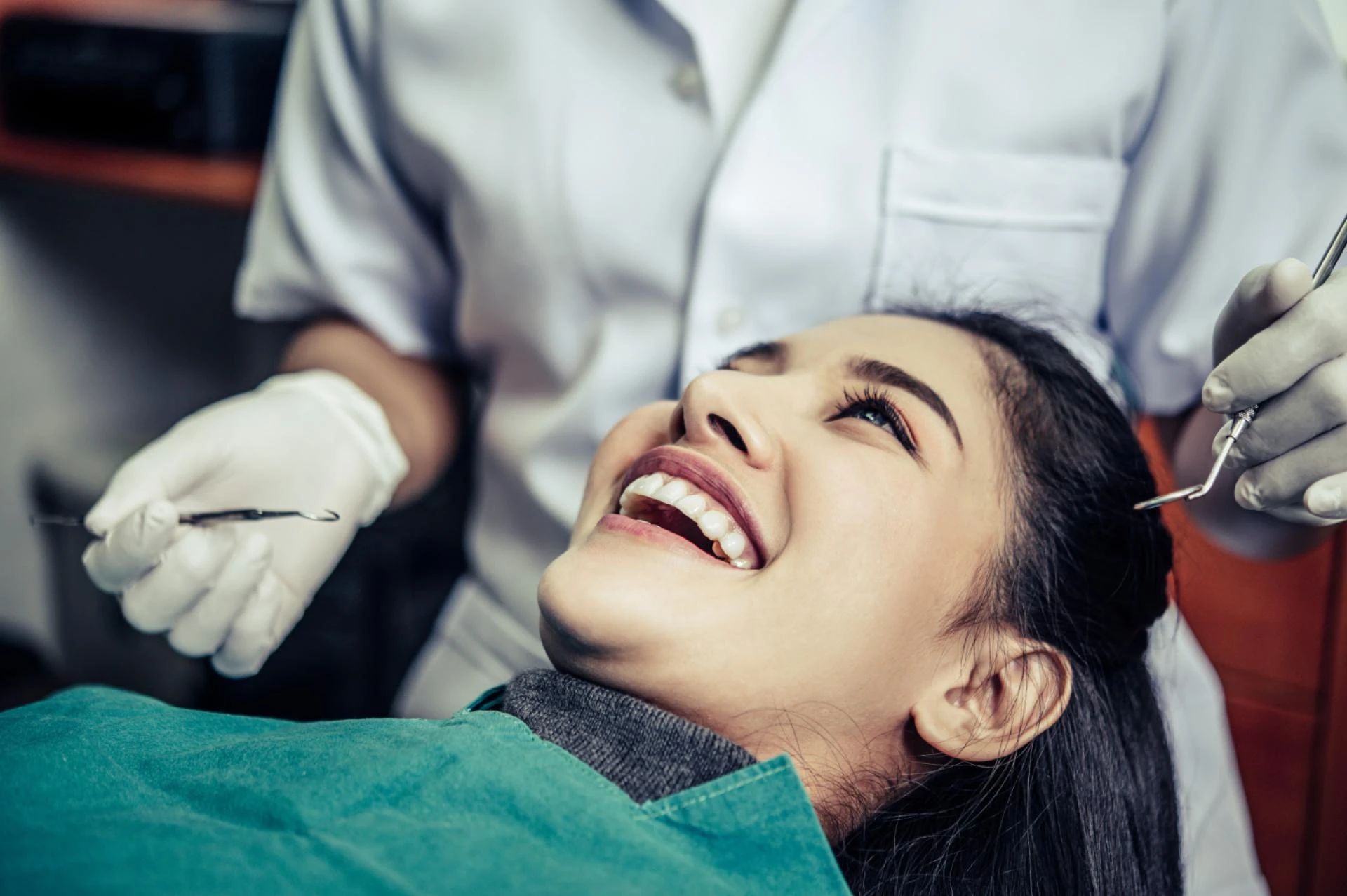 From Teeth Whitening to Veneers: Comparing Cosmetic Dentistry Options in London and Guildford