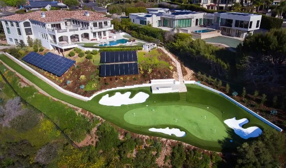 Natural Grass vs. Artificial Putting Green Turf: Which is Best for Golfers?