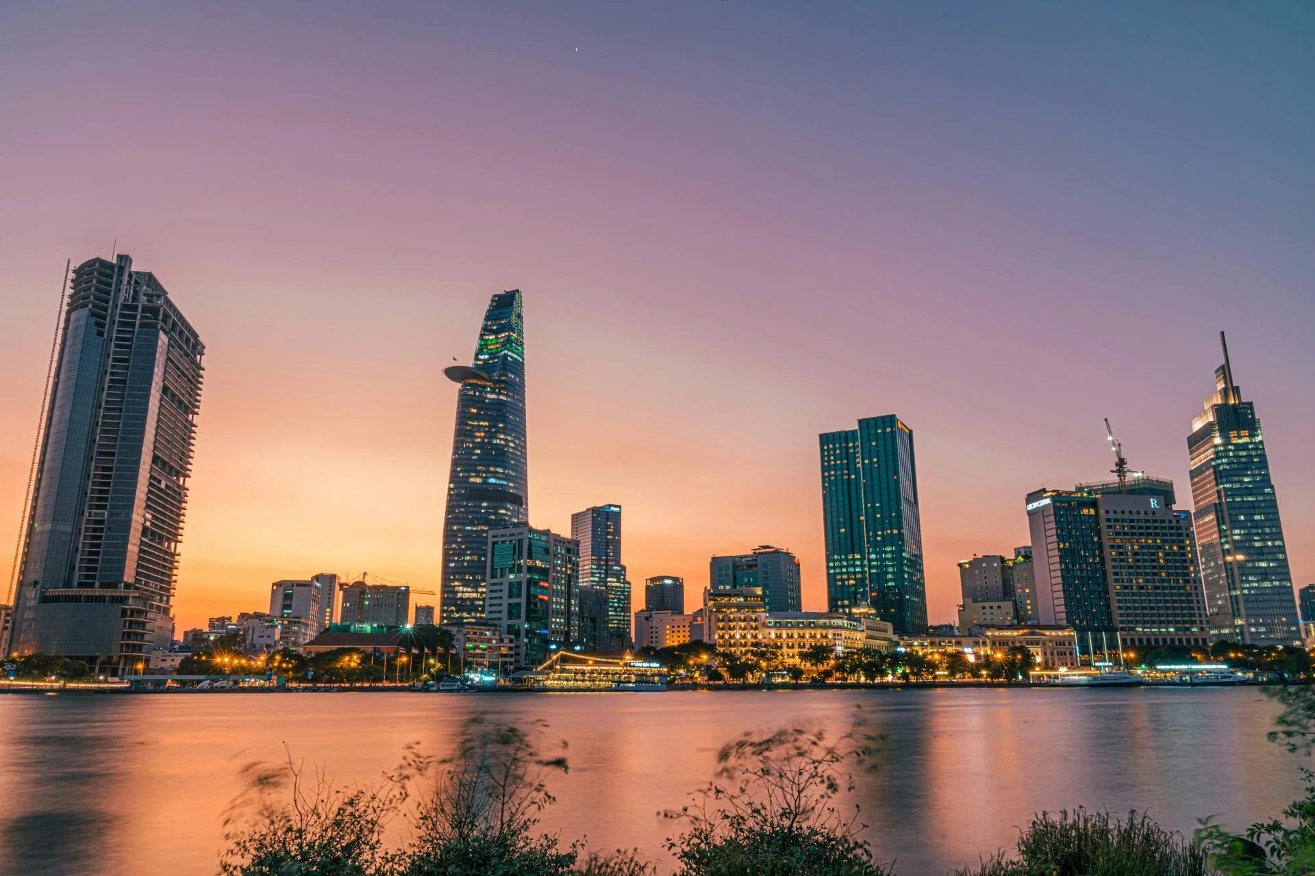 Luxury and Romance: Top Singapore Honeymoon Packages for 2025