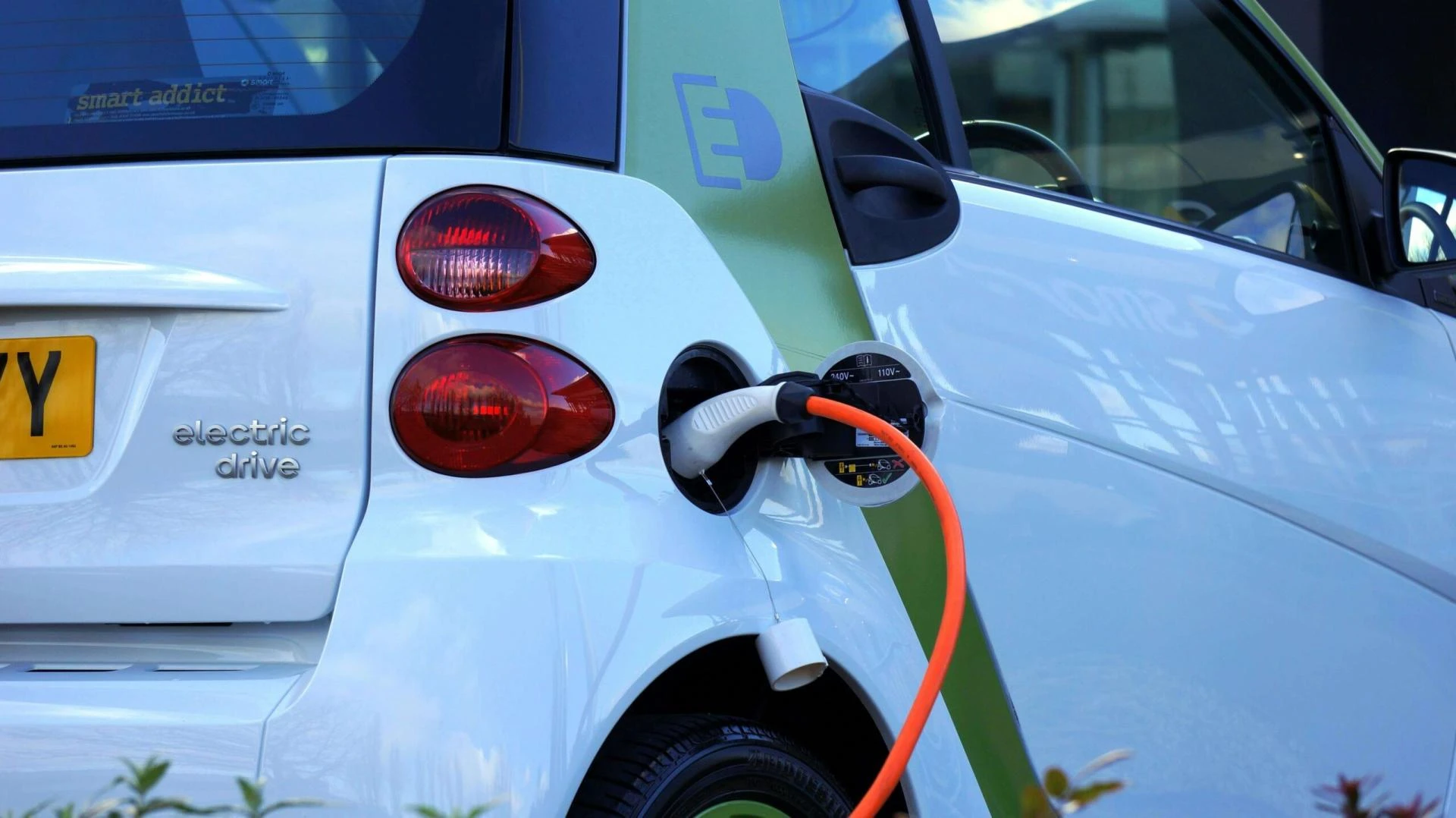 EV Charging Station Near Me – Finding the Right Spot with Bharat Charge