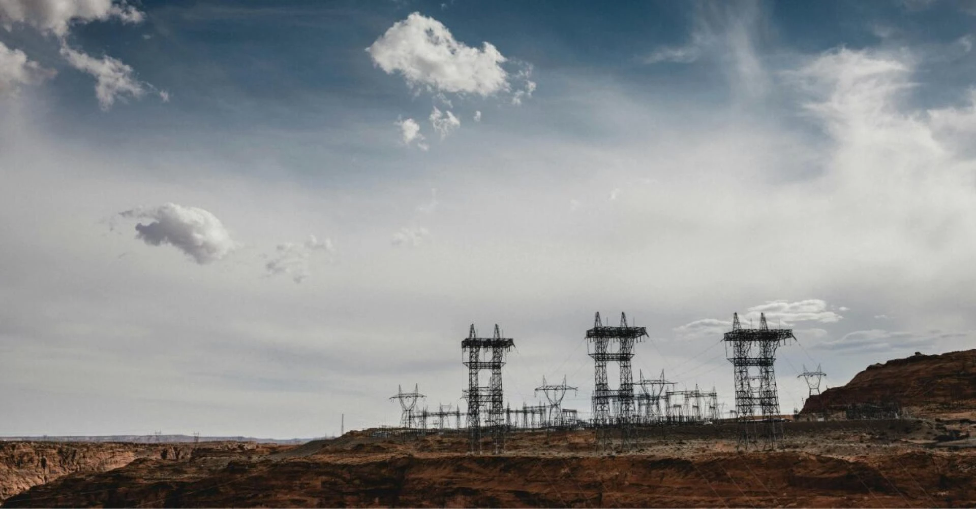 How an Electricity Broker and Energy Consultant Can Help You Save on Energy Costs
