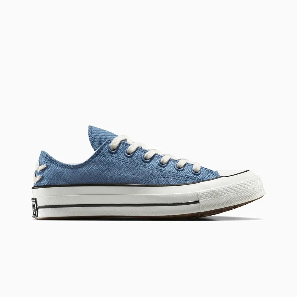 How to Pick the Right Casual Sneakers for Women Online