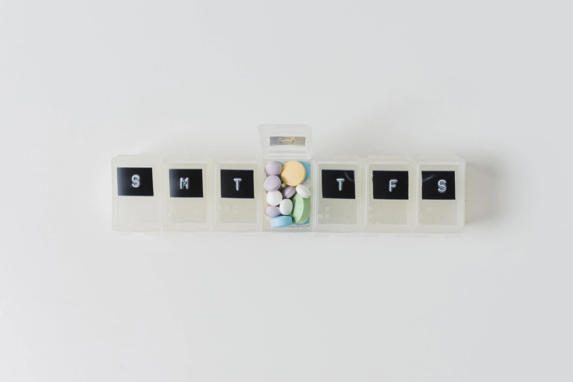 How an Automated Pill Reminder Can Improve Daily Medication Adherence 