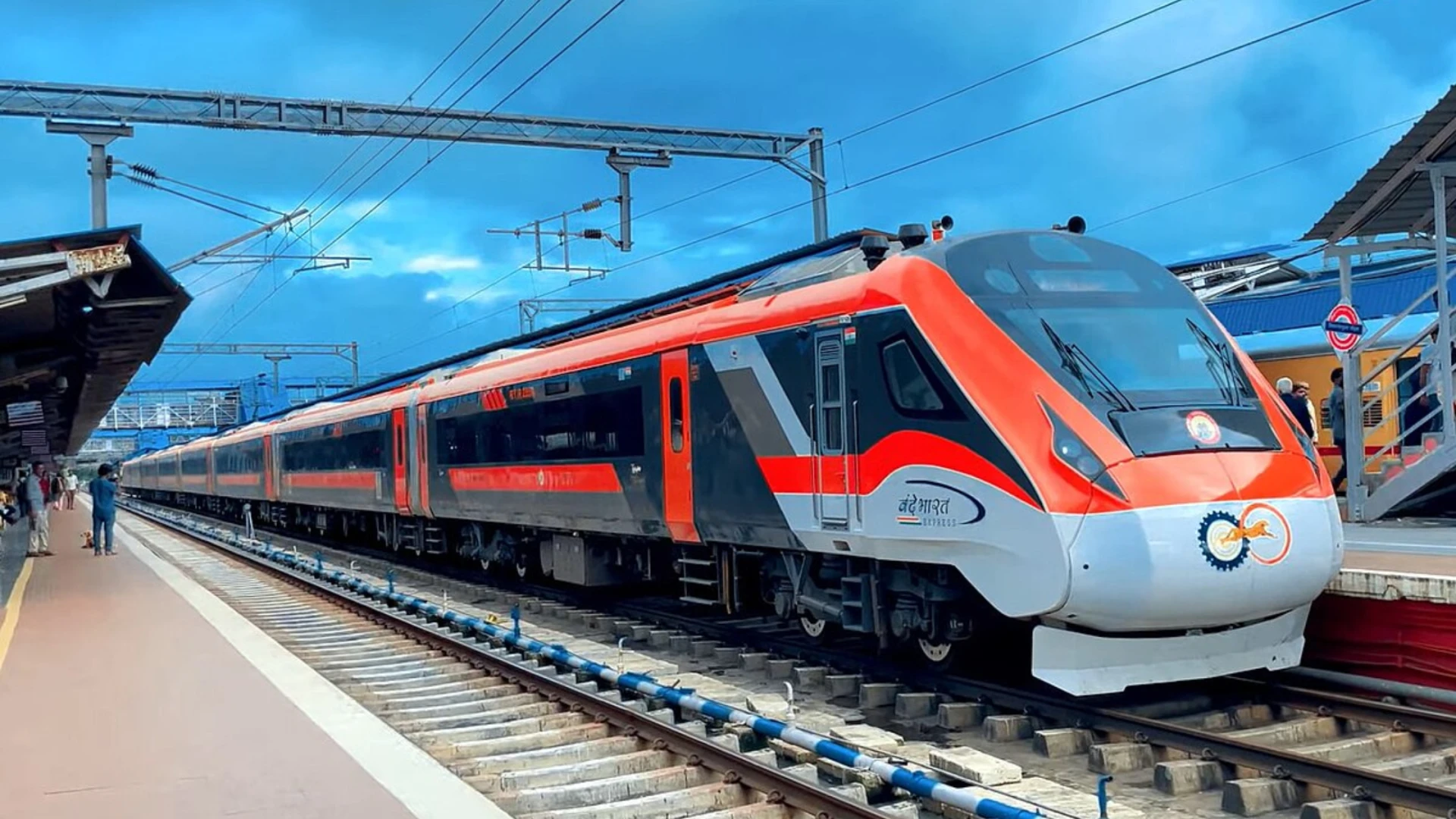 Best Summer Foods to Order in Train for a Healthy and Cool Journey