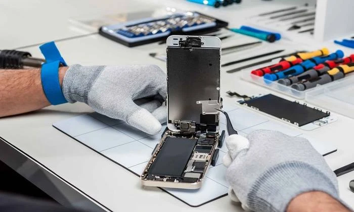 Considerations for Choosing the Best iPhone Repair Services 