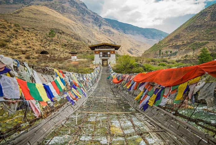 “Bhutan Travel Guide: Best Places, Packages & Honeymoon Ideas for 2025”