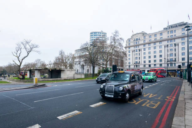 Why Picking a Licensed Oxford Taxi Company Matters for UK Passengers