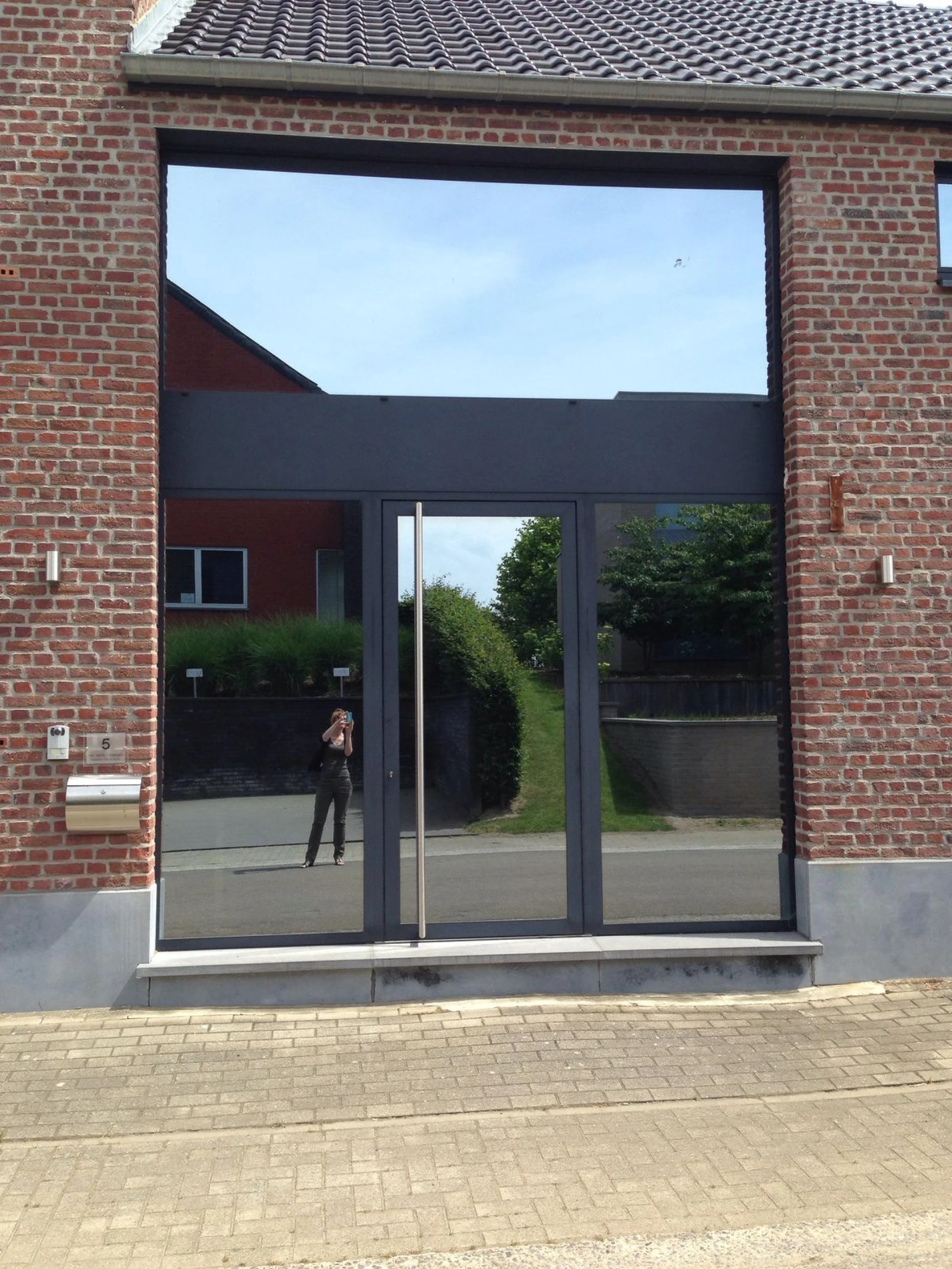 What’s the Best Way to Upgrade Your Windows in Alexandra: Privacy Tinting or High-Grade Security Tint Services?