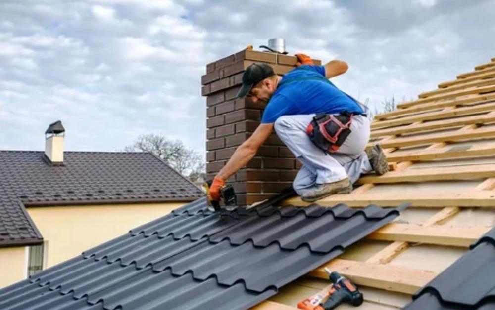 What Factors Affect the Lifespan of Roof Tiles in UAE Homes?