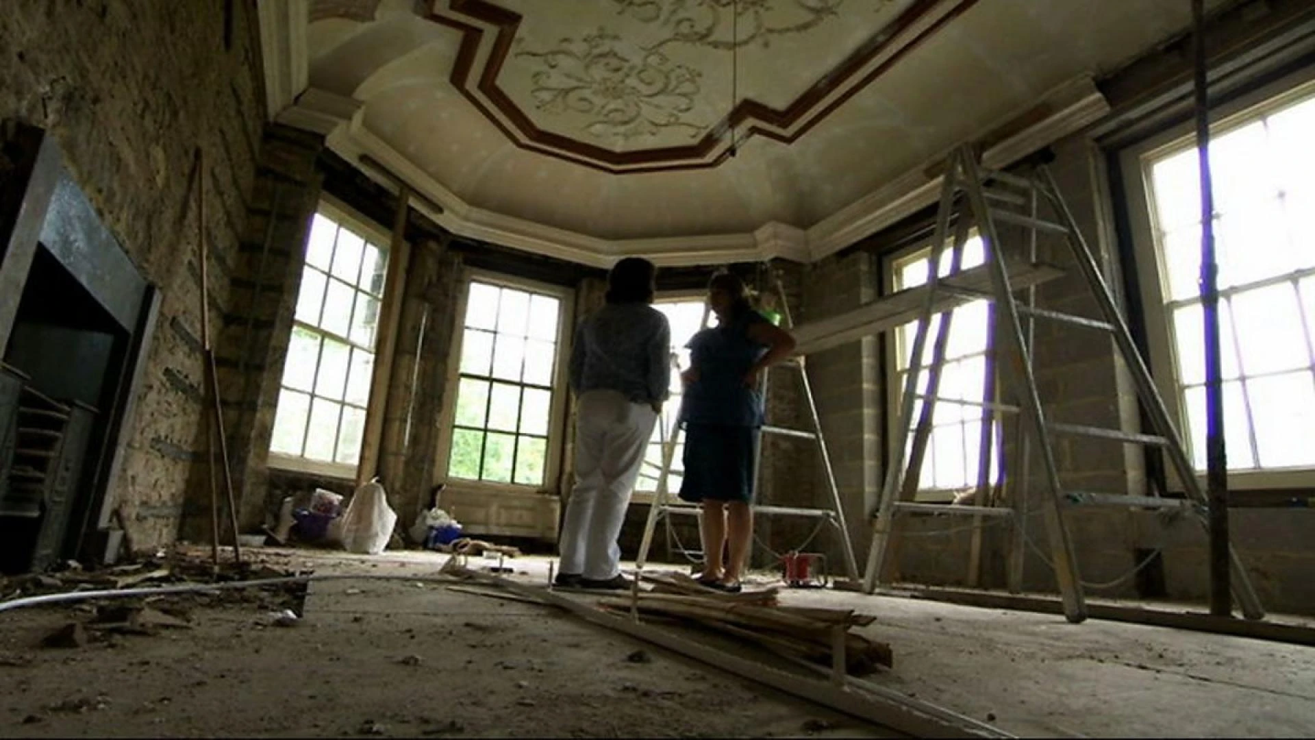 What Are The 5 Signs You Need To Call A Restoration Contractor Immediately?