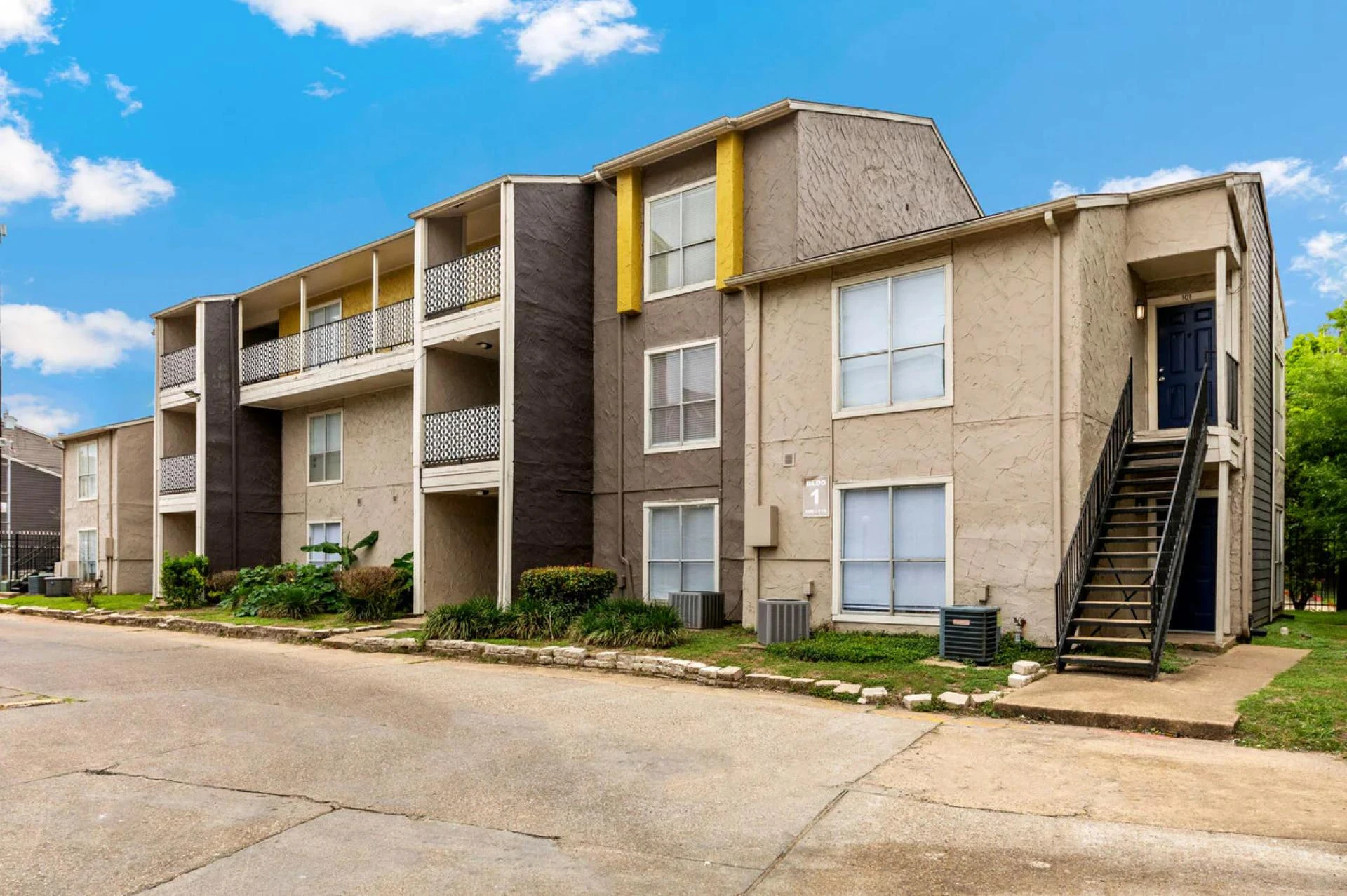 Renting Apartments in Tourist Areas: What Long-Term Renters Should Know