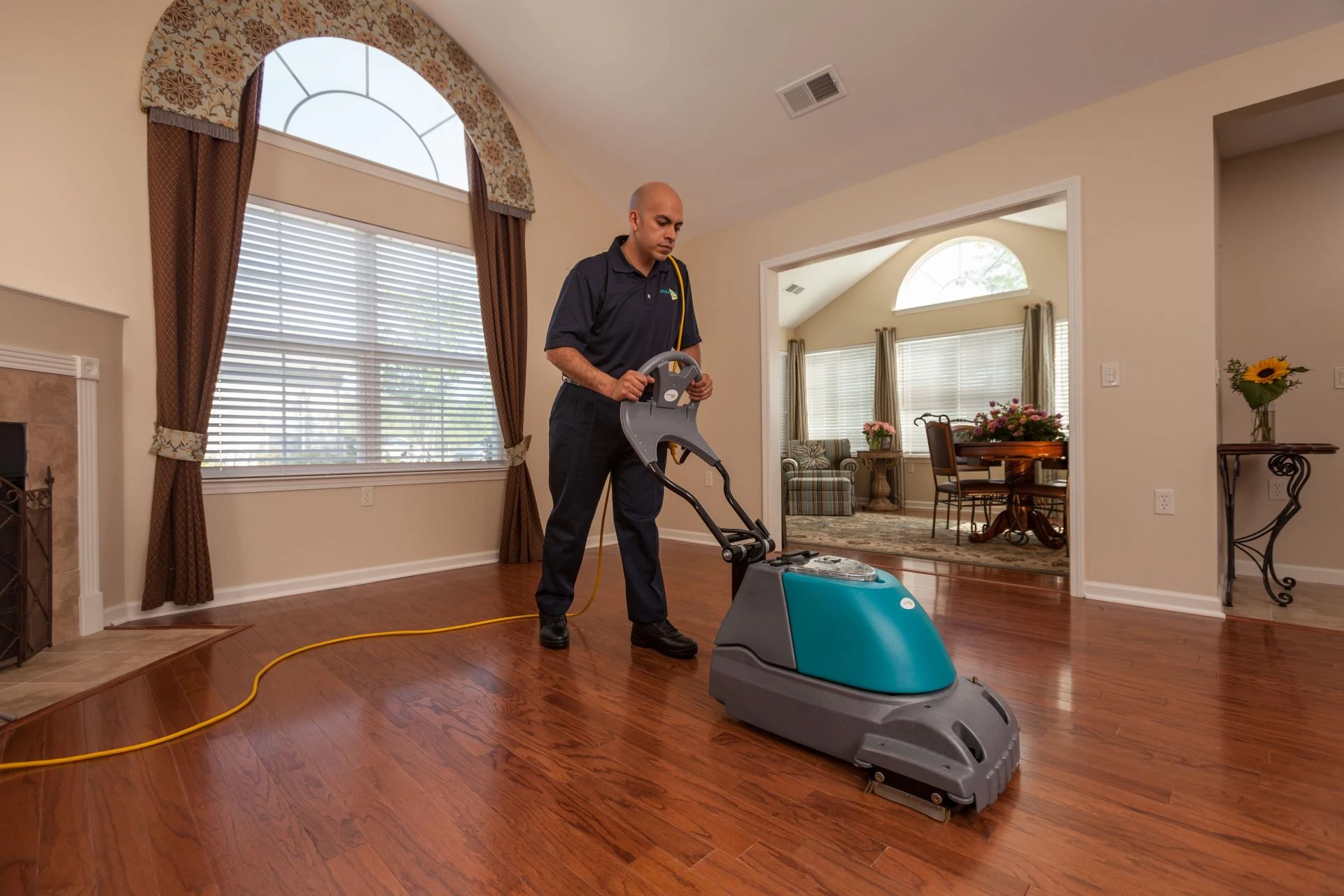 How a Restoration Contractor Keeps Homeowners Informed at Every Stage