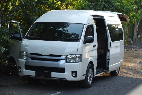 Maxi Taxi St Kilda – Easy Group Travel with Melbourne Maxi Cab