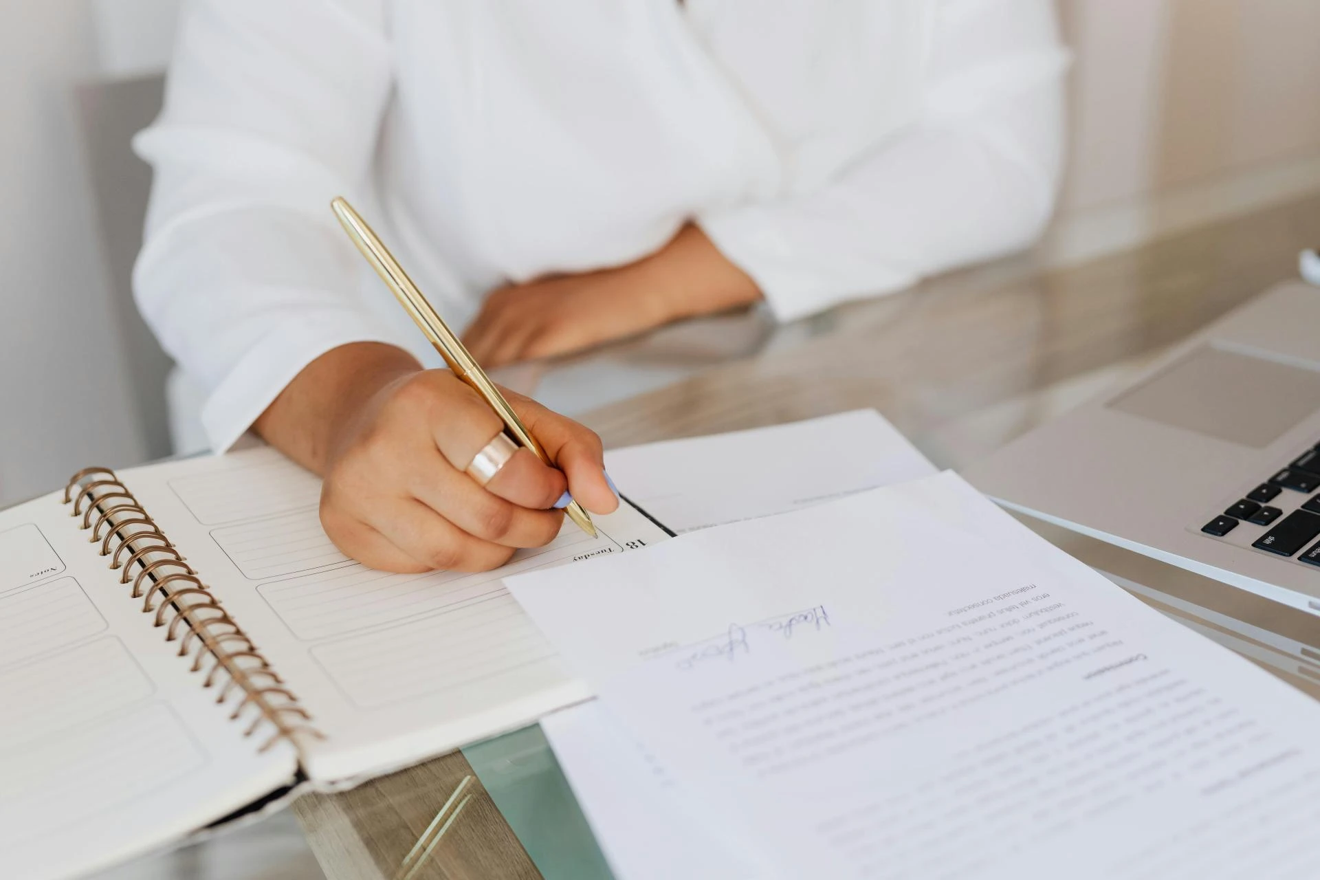 The Benefits of Hiring a Memoir Ghostwriter
