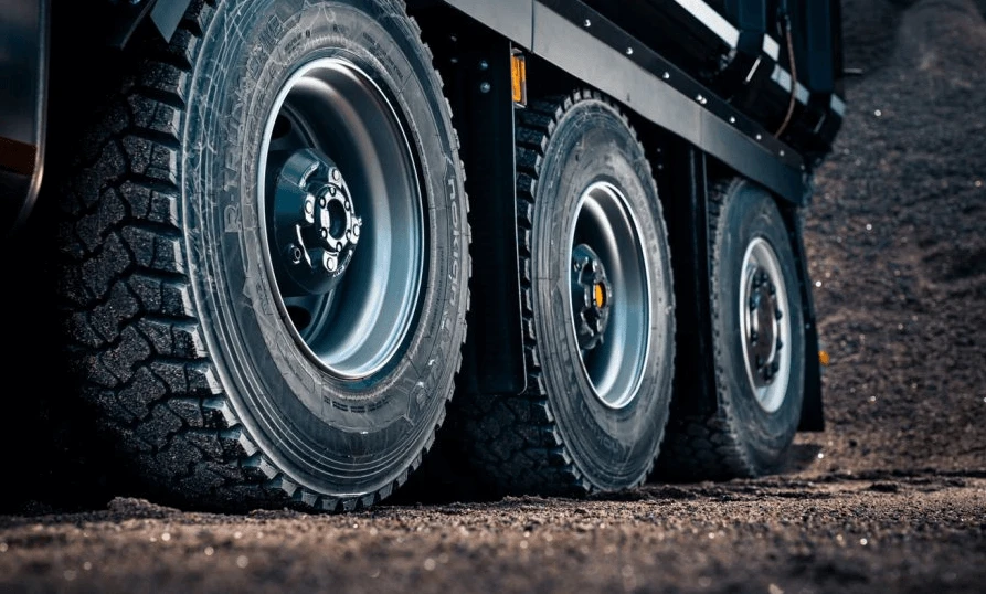 11R22.5 Tire Size Explained for Modern Commercial Trucks