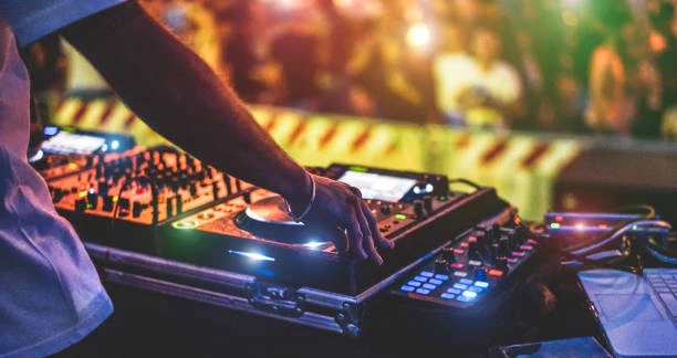 Streamlining Your Celebration with Professional Bartenders