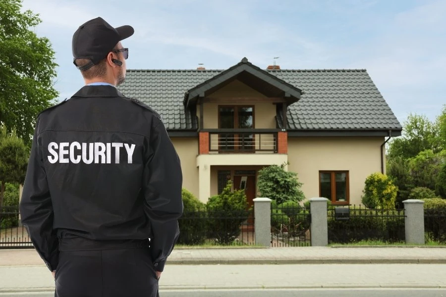 Residential vs Retail Security Guards – Why Specialized Protection Matters