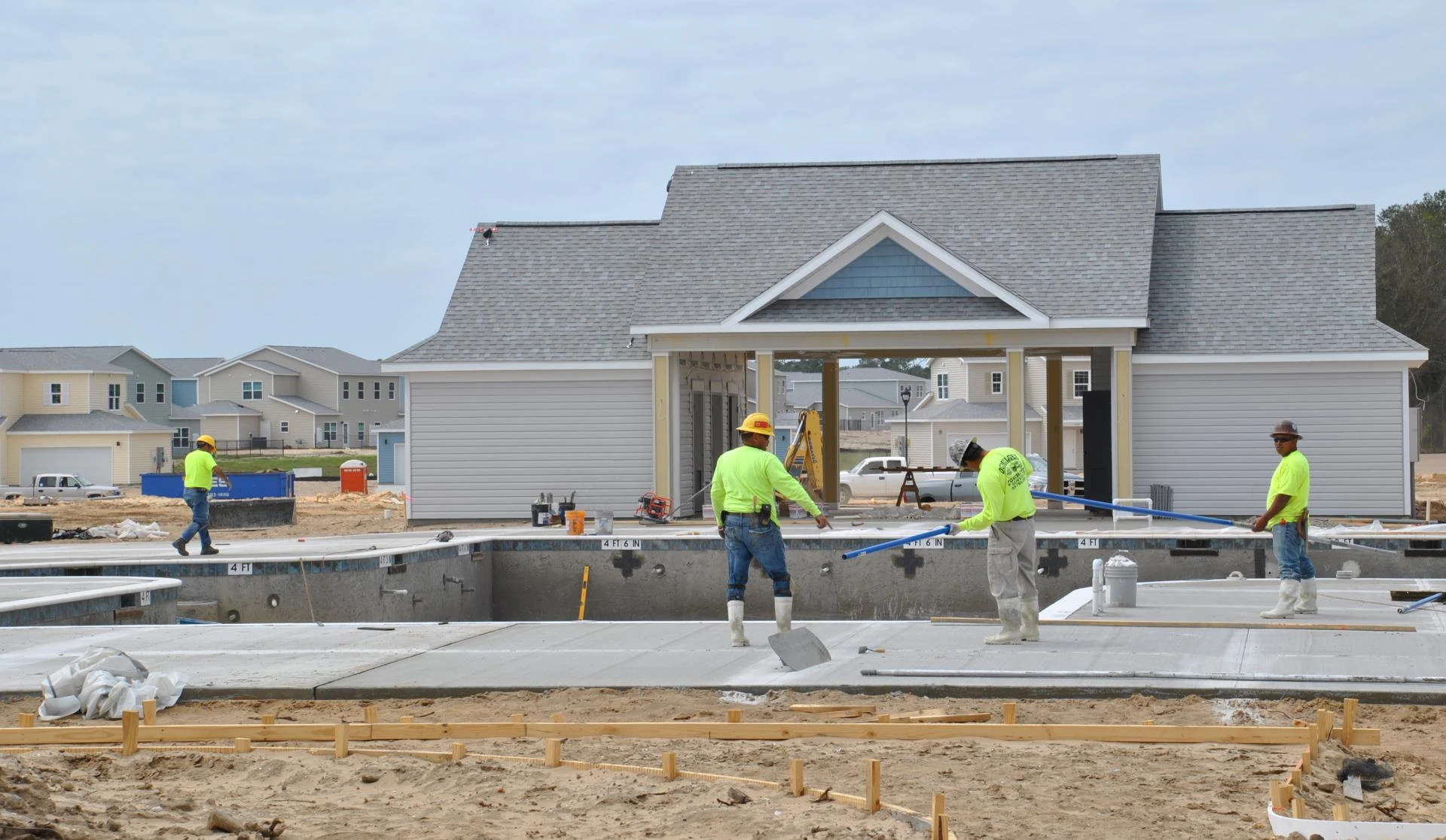 How to Choose the Best Swimming Pool Manufacturers for Quality and Durability