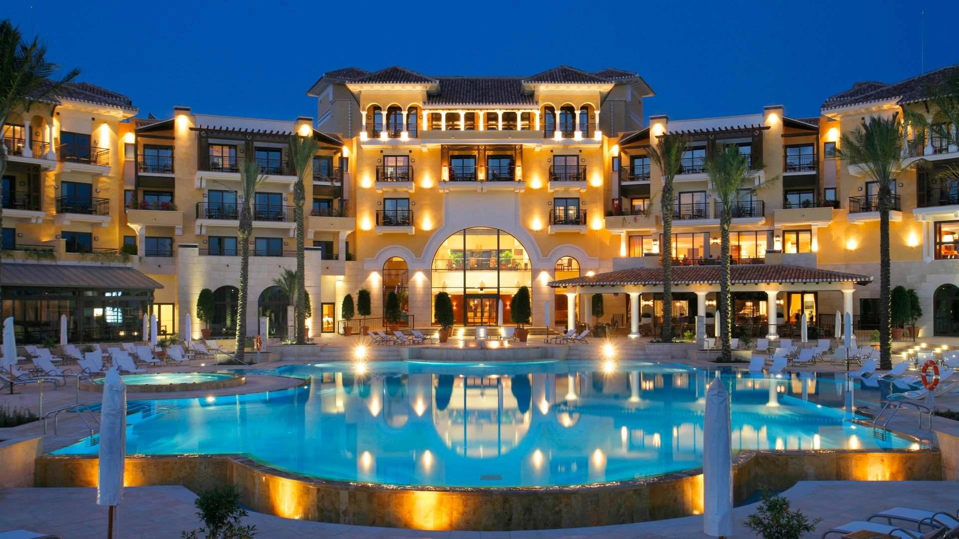 Beachfront Stays: Best Hotels in Dubai with Sea Views