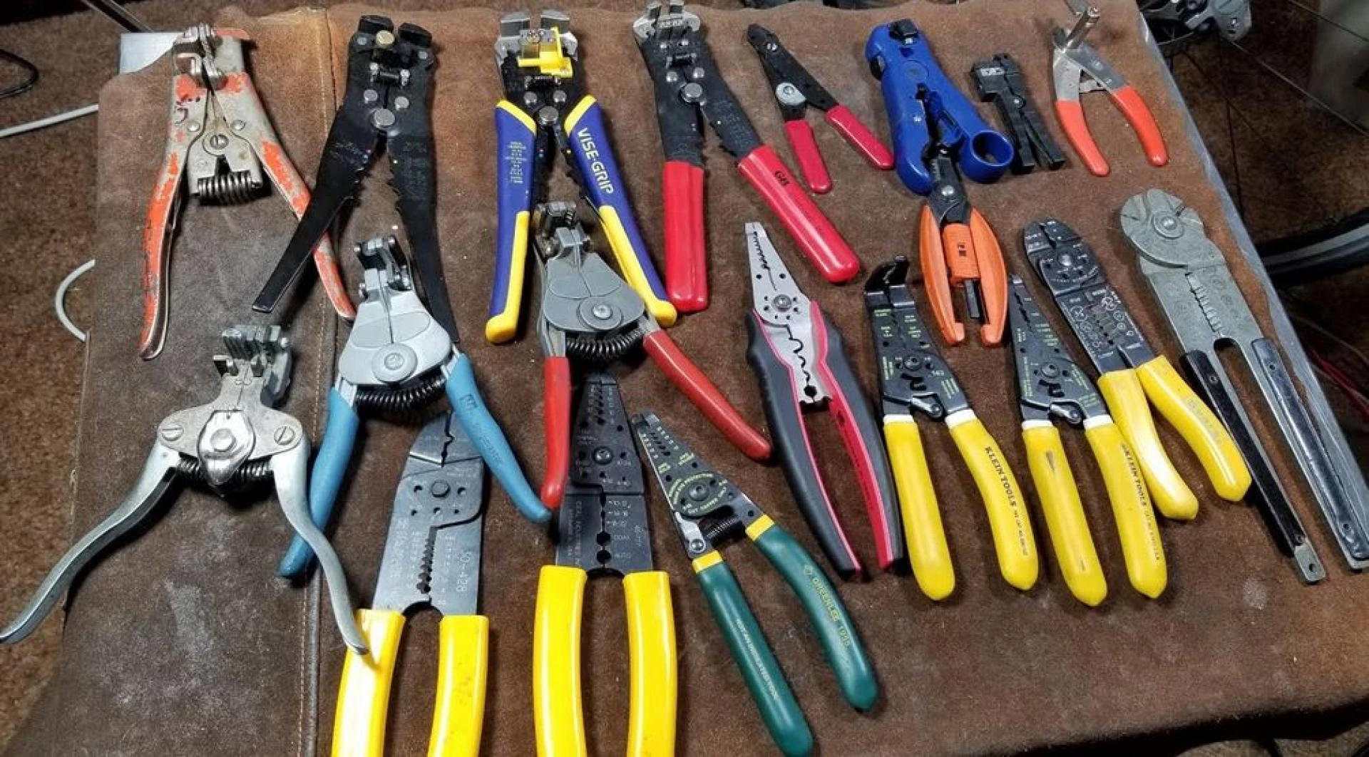 How to Use a Wire Stripping Tool Safely: A Simple Step-by-Step Guide