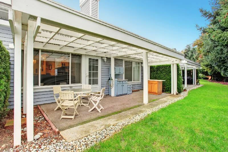 What’s the Difference Between Awnings, Pergolas, Lattice and Solid Patio Covers