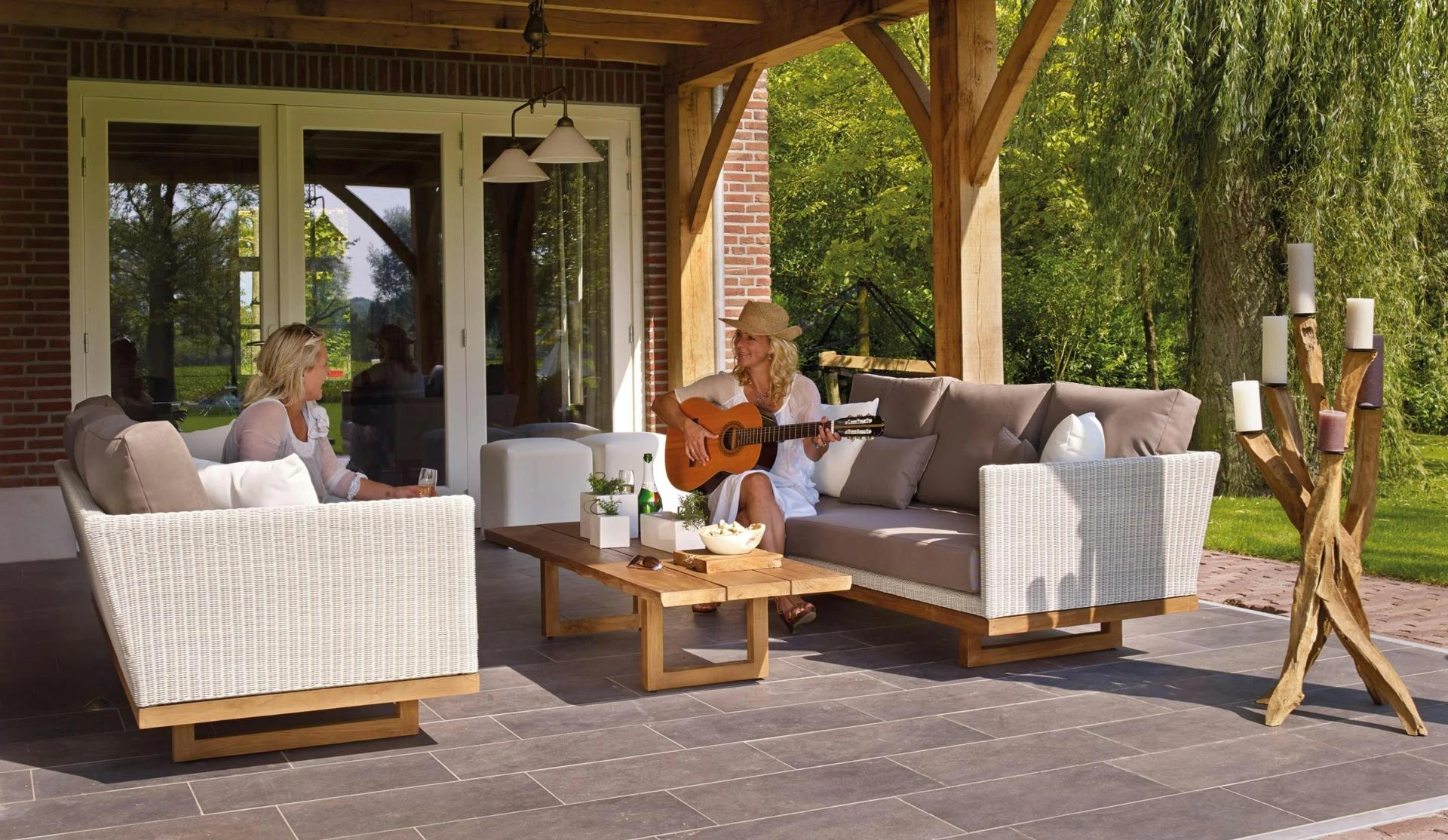 Tips from Expert Outdoor Living Contractors for Homeowners