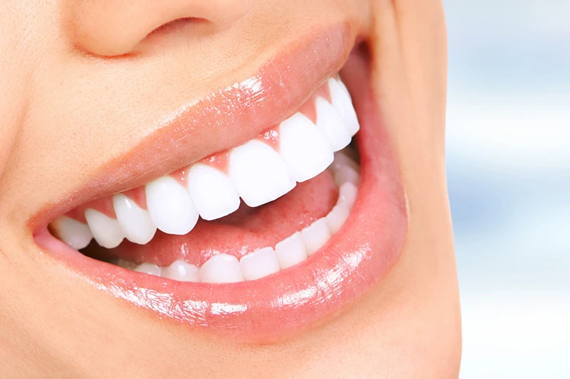 Professional Dentists Treat The Gum Disease