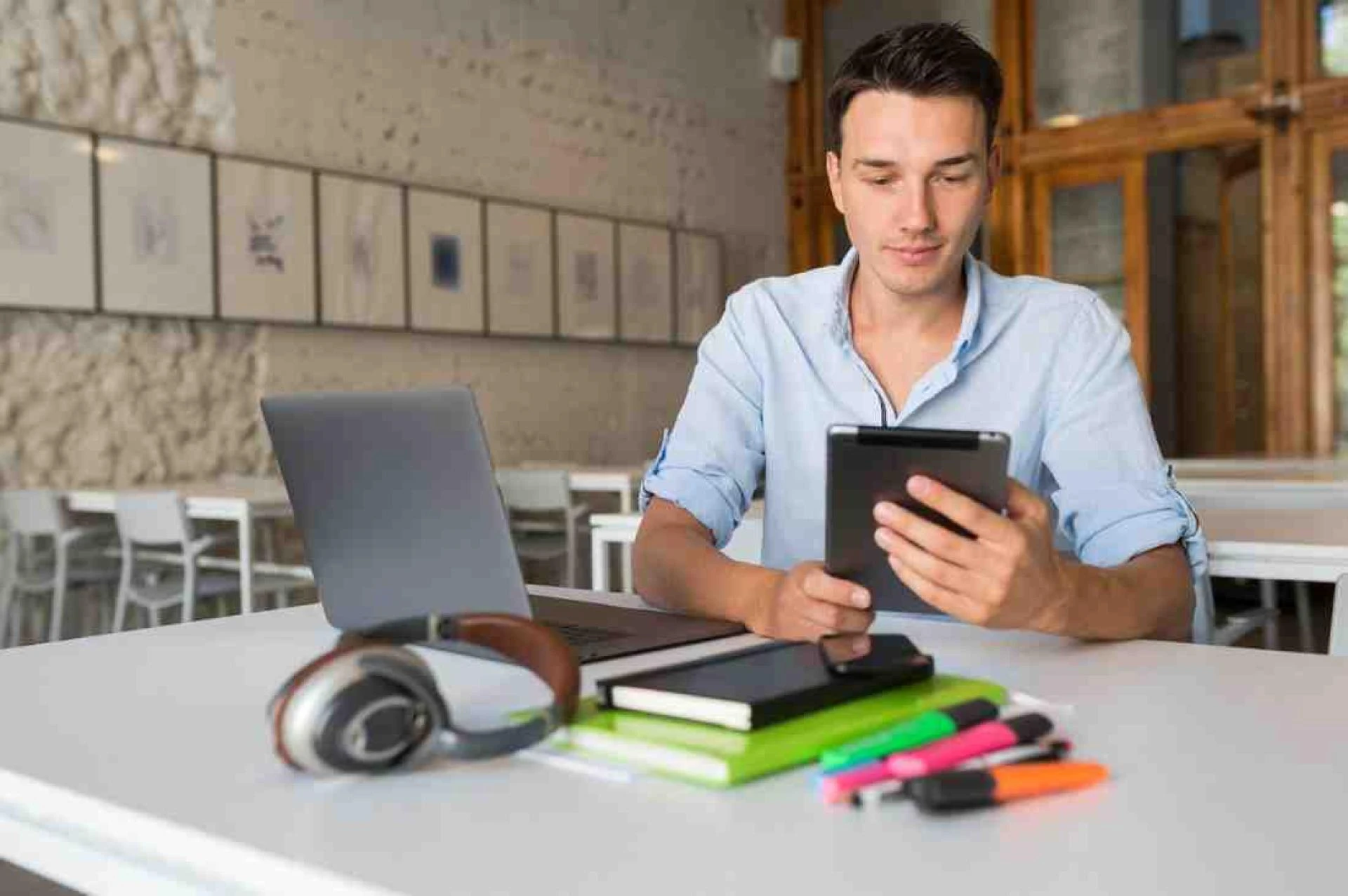 How Custom E-Learning App Development Improves Training ROI