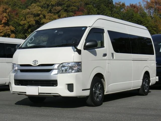 Which Maxi Cab in Wollert Offers the Best Group Transport Options?