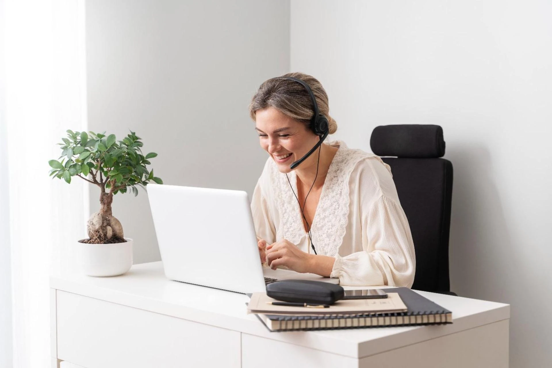 How Do Data Entry Virtual Assistant Services Optimize Information Management?