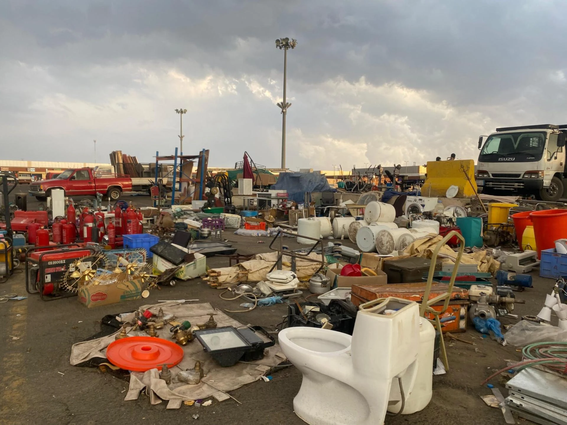 New Haraj Market Photos: Inside the Bustling Marketplace Experience