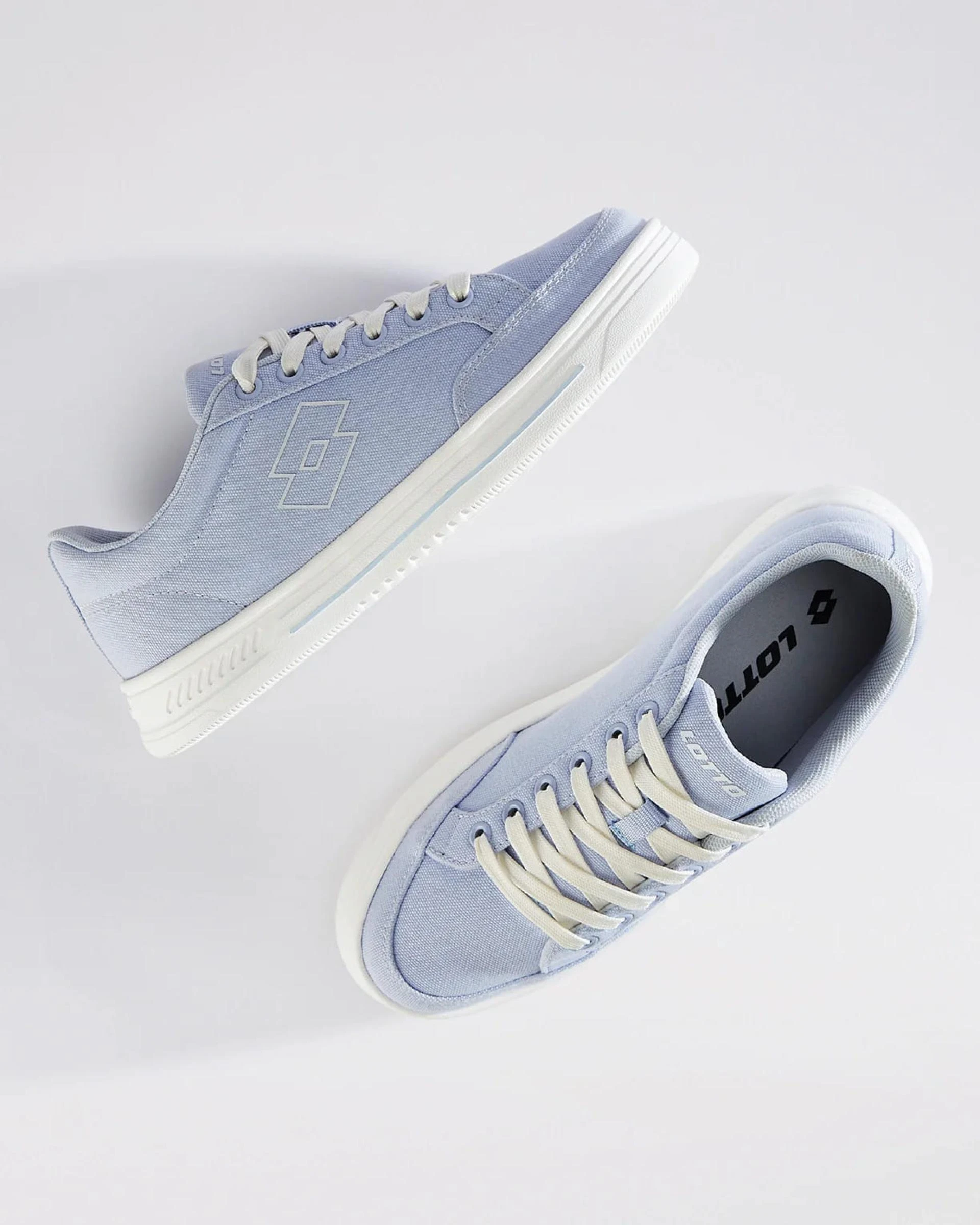 Women’s Favourite Low-Top Sneakers: Why They’re a Top Choice and Styling Tips