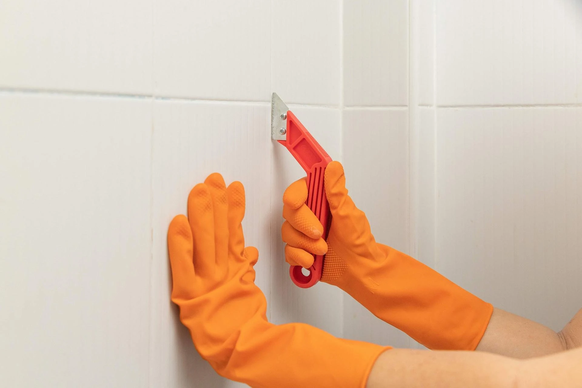 Selecting the Appropriate Regrouting Shower Tiles Services From Experts