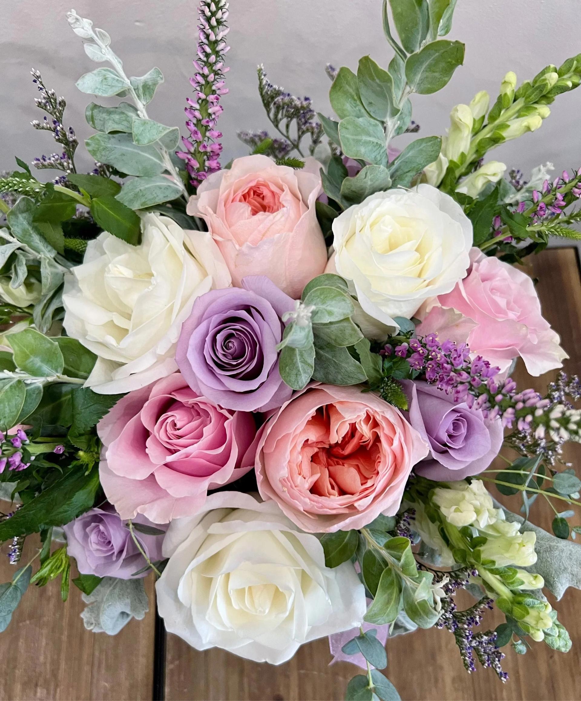 Elegant Vase Flower Arrangements and Artistic Floral Designs in Vegas