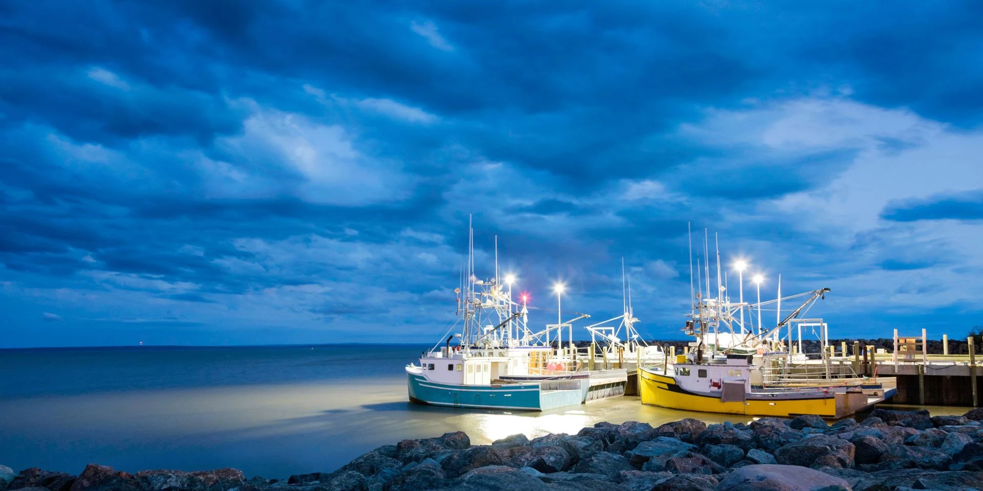 Compact vs High-Power Options: Best Marine Lights for Small Boat?