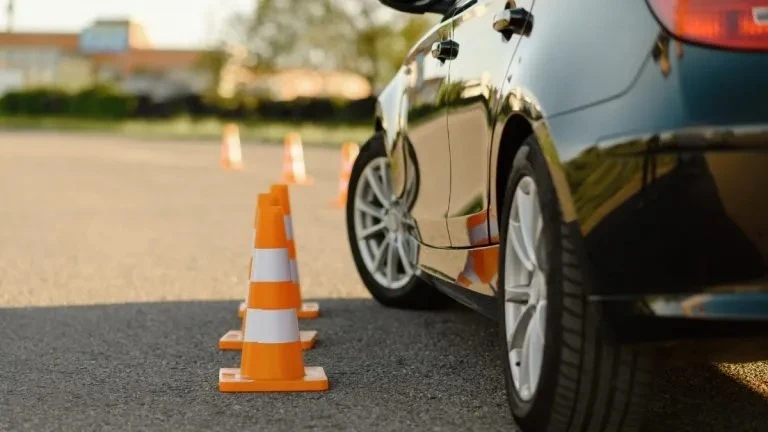 Manual vs Automatic: What to Choose for Your Driving Test Day
