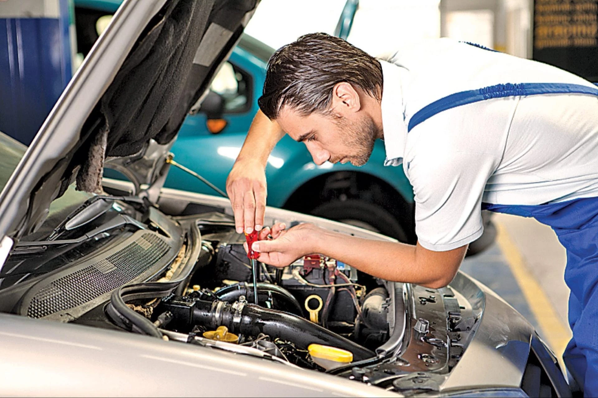 Avoid Towing Costs with Affordable Jump Start Battery Service