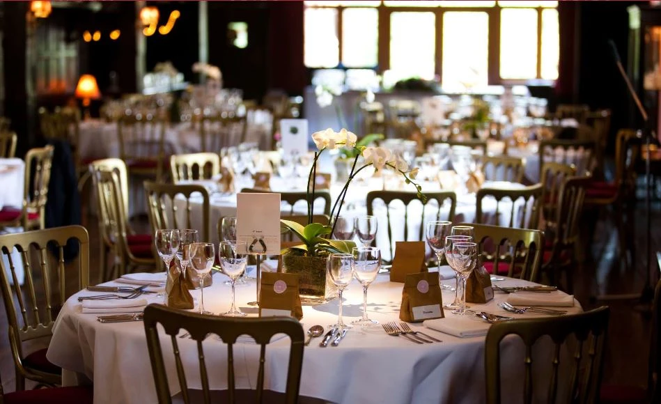 What to Know Before Signing Lunch Catering Contracts in New York City