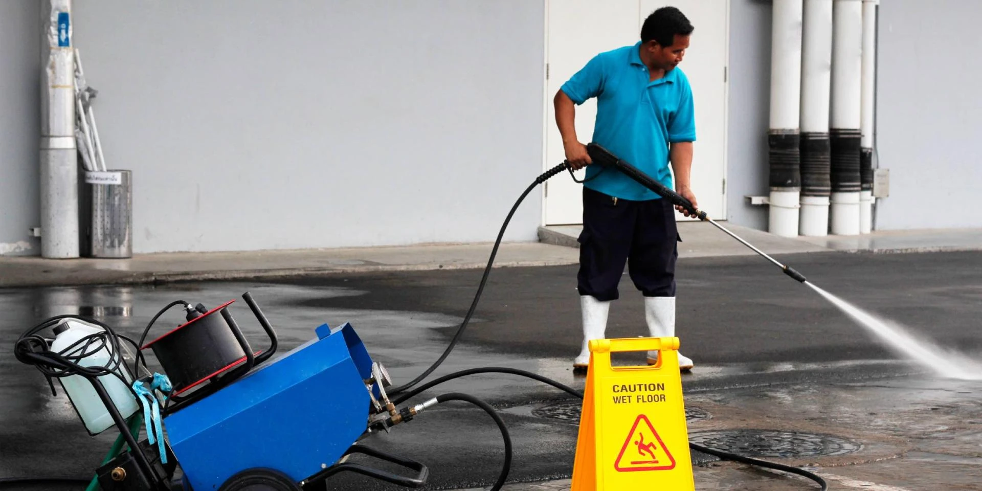 How Industrial Cleaning Supports Safer Work Environments?