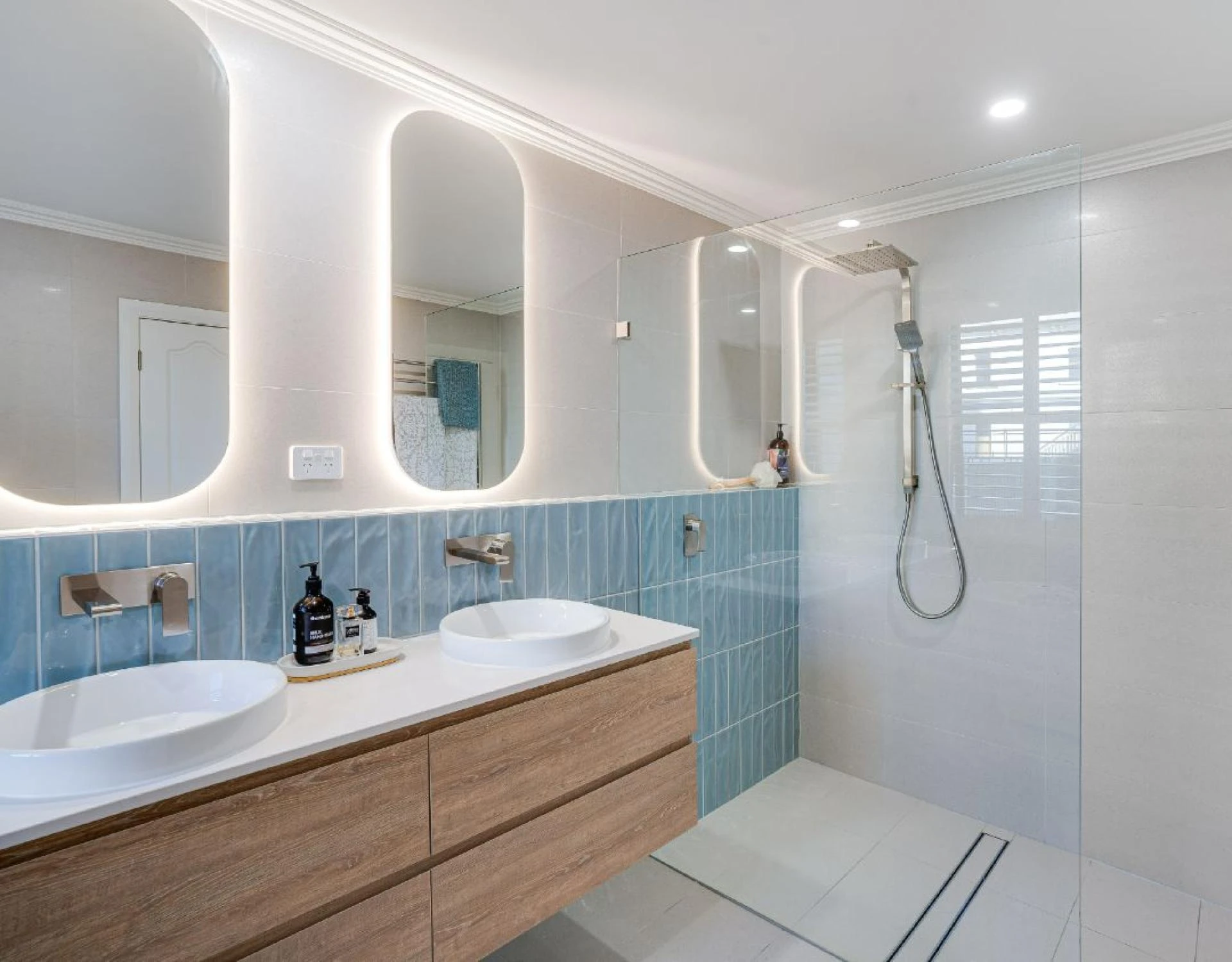 How Visiting a Bathroom Showroom Can Transform Your Renovation Journey with Expert Ideas, Layouts, and Premium Fixtures