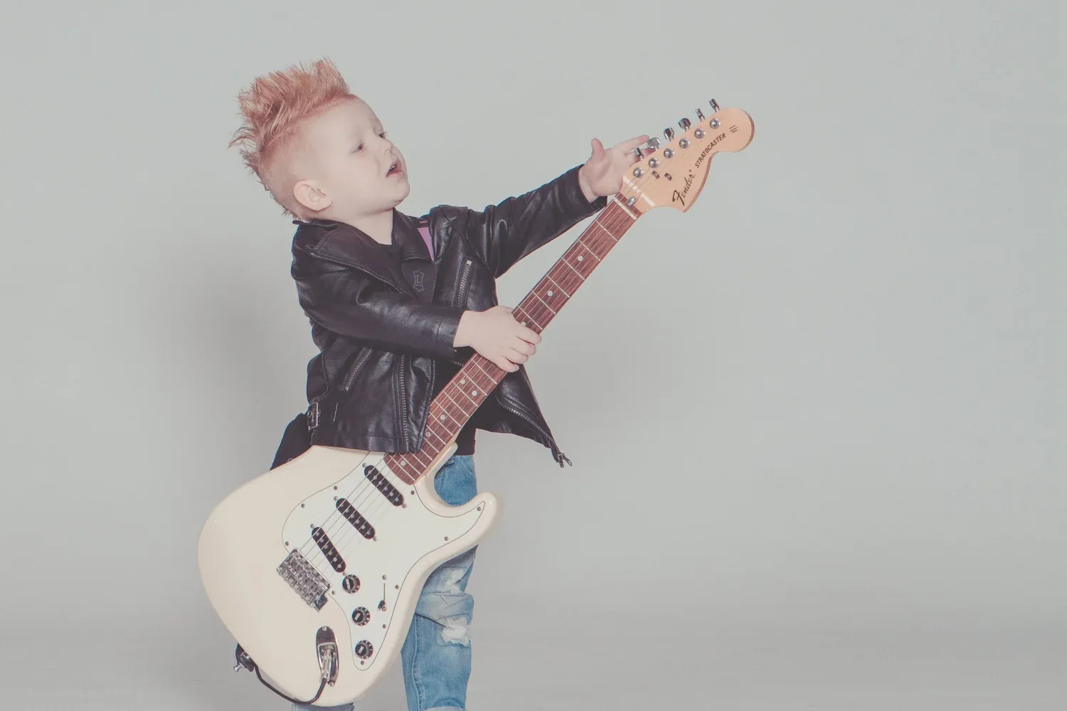 Bass Guitar Lessons Online: Learn Rhythm, Groove, and Confidence from Anywhere