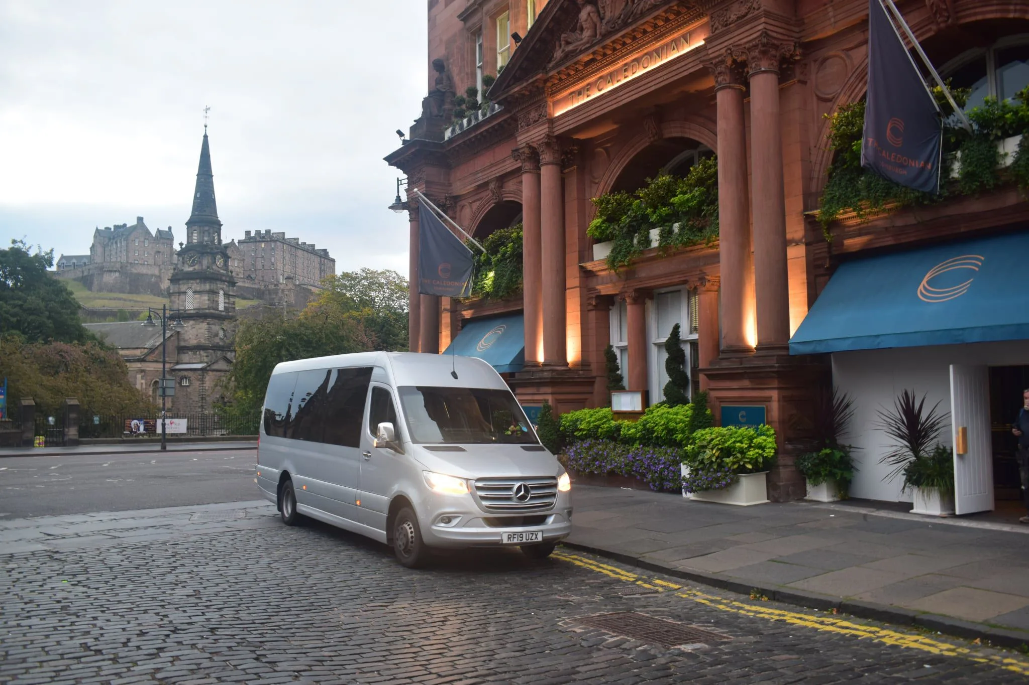 Family Taxi to Edinburgh Airport – Comfortable & Reliable Airport Transfers for Families