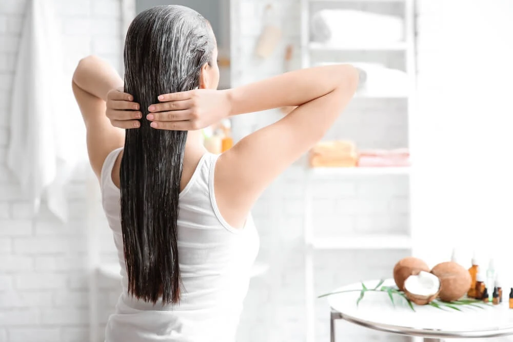 https://evalectric.com/wp-content/uploads/Evalectric-Hair-Mask-Dos-and-Donts-Masking.jpg