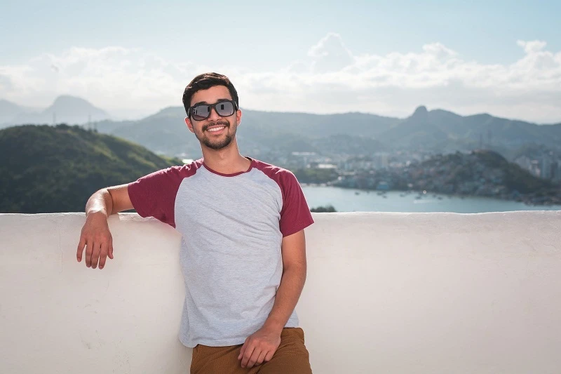 Aaron Leon
